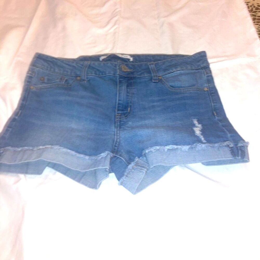 CelebrityโฏPinkโฏFrayedโฏCuffโฏDenimโฏShortsโฏSizeโฏ9โฏ Juniors MediumโฏWashโฏ